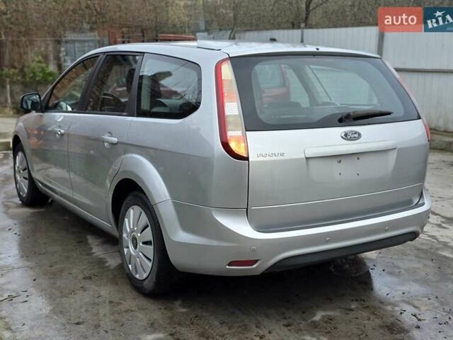 Серый Форд Фокус, объемом двигателя 1.6 л и пробегом 237 тыс. км за 5500 $, фото 1 на Automoto.ua