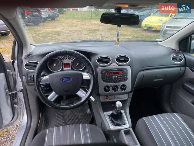 Серый Форд Фокус, объемом двигателя 1.6 л и пробегом 250 тыс. км за 5500 $, фото 12 на Automoto.ua