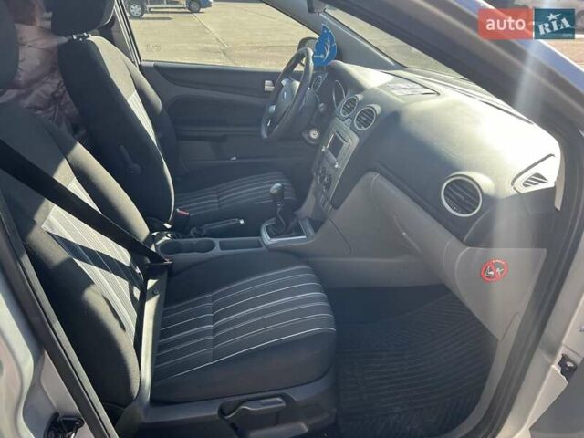 Сірий Форд Фокус, об'ємом двигуна 1.6 л та пробігом 208 тис. км за 6500 $, фото 10 на Automoto.ua