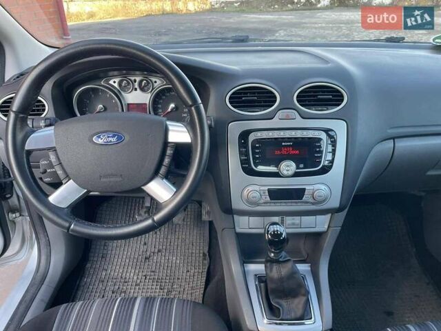 Серый Форд Фокус, объемом двигателя 1.6 л и пробегом 237 тыс. км за 5400 $, фото 8 на Automoto.ua