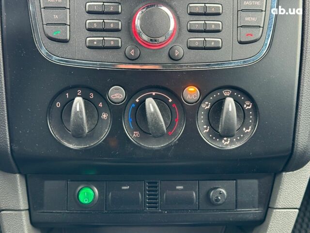 Серый Форд Фокус, объемом двигателя 1.6 л и пробегом 300 тыс. км за 5440 $, фото 27 на Automoto.ua