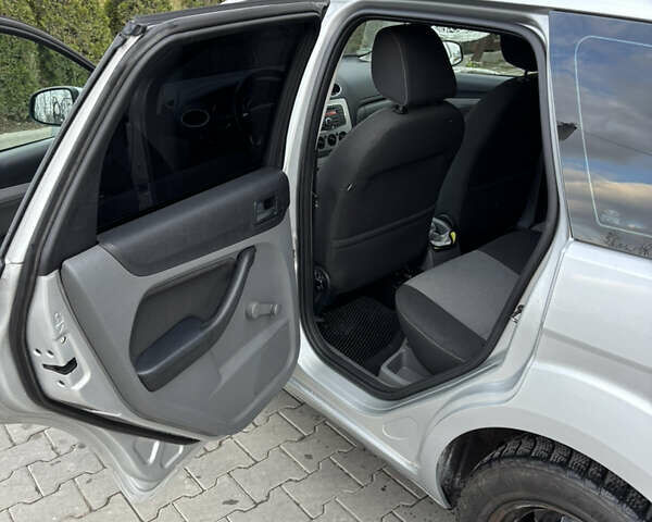 Серый Форд Фокус, объемом двигателя 1.56 л и пробегом 325 тыс. км за 5500 $, фото 8 на Automoto.ua