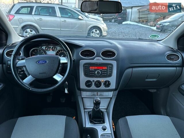 Сірий Форд Фокус, об'ємом двигуна 1.6 л та пробігом 220 тис. км за 6999 $, фото 75 на Automoto.ua