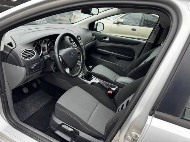 Серый Форд Фокус, объемом двигателя 1.6 л и пробегом 188 тыс. км за 5700 $, фото 8 на Automoto.ua