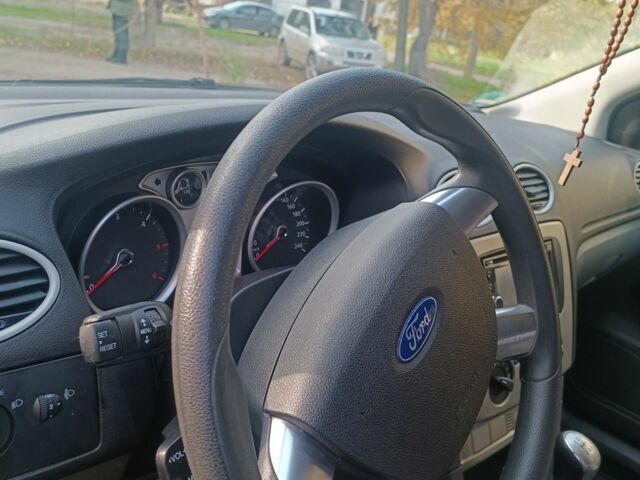 Серый Форд Фокус, объемом двигателя 1.6 л и пробегом 224 тыс. км за 6100 $, фото 11 на Automoto.ua