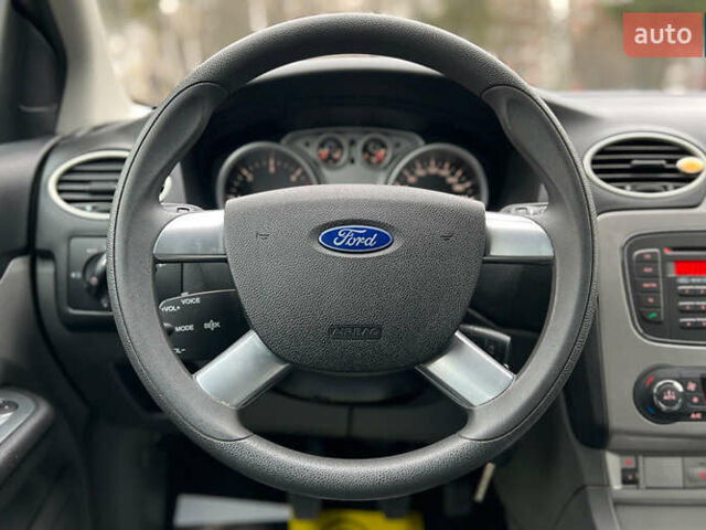 Серый Форд Фокус, объемом двигателя 1.56 л и пробегом 175 тыс. км за 5400 $, фото 10 на Automoto.ua