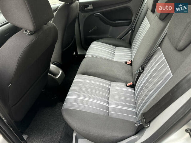 Сірий Форд Фокус, об'ємом двигуна 1.6 л та пробігом 240 тис. км за 5300 $, фото 15 на Automoto.ua