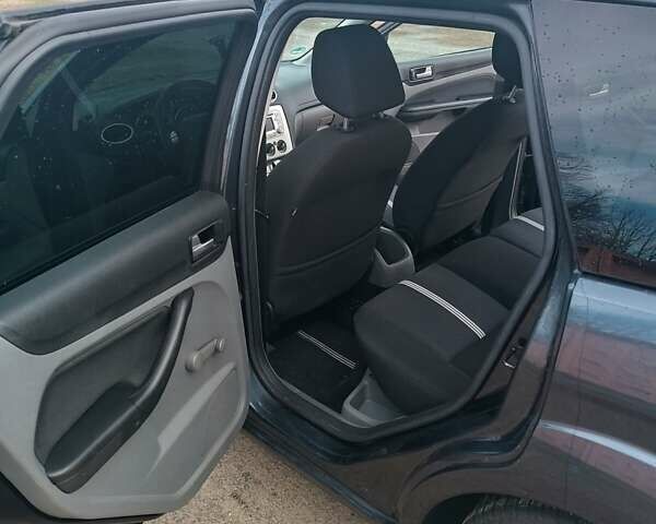 Серый Форд Фокус, объемом двигателя 1.6 л и пробегом 276 тыс. км за 6250 $, фото 2 на Automoto.ua