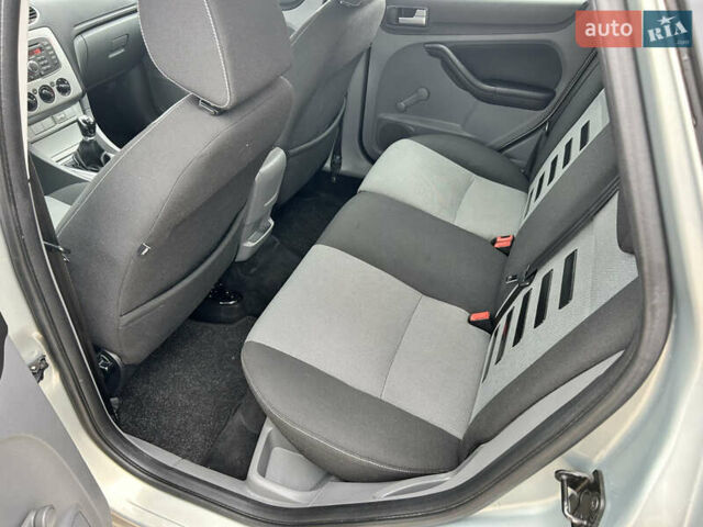 Сірий Форд Фокус, об'ємом двигуна 1.6 л та пробігом 200 тис. км за 5990 $, фото 25 на Automoto.ua