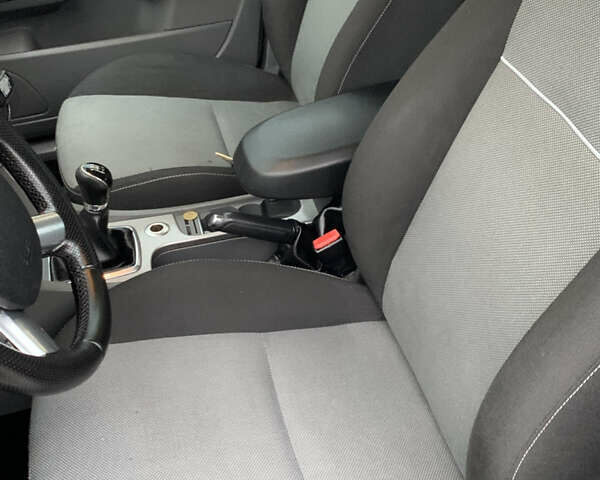 Серый Форд Фокус, объемом двигателя 1.6 л и пробегом 203 тыс. км за 6350 $, фото 9 на Automoto.ua