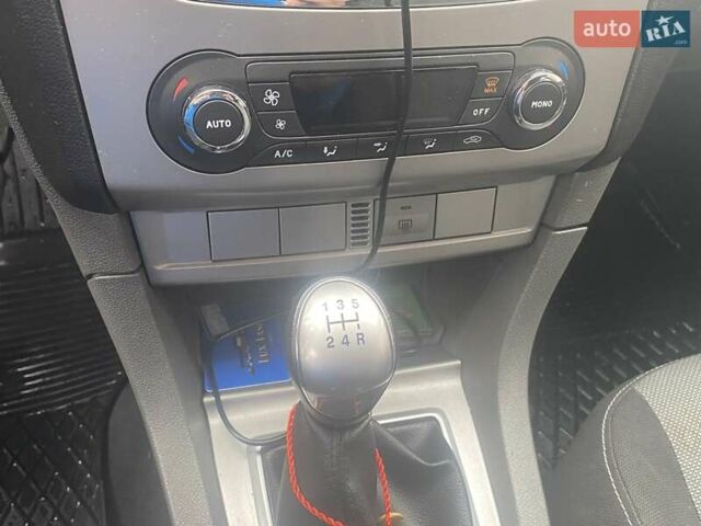 Серый Форд Фокус, объемом двигателя 1.8 л и пробегом 299 тыс. км за 6900 $, фото 2 на Automoto.ua