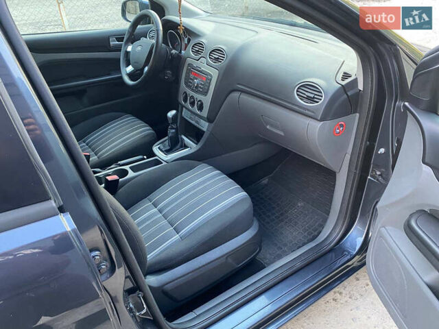 Серый Форд Фокус, объемом двигателя 1.6 л и пробегом 290 тыс. км за 6000 $, фото 7 на Automoto.ua