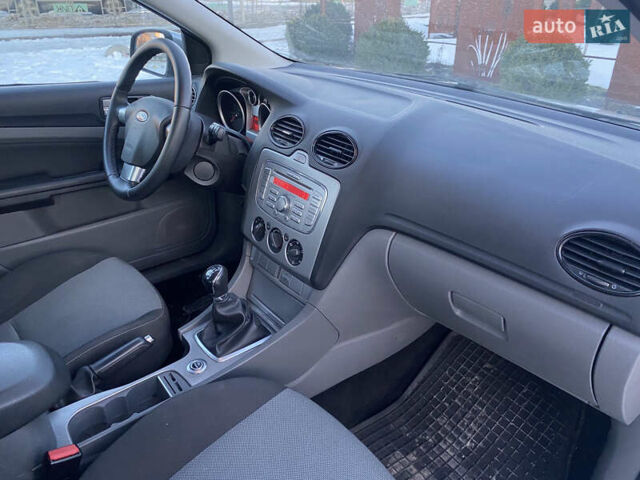 Серый Форд Фокус, объемом двигателя 1.6 л и пробегом 203 тыс. км за 6200 $, фото 3 на Automoto.ua