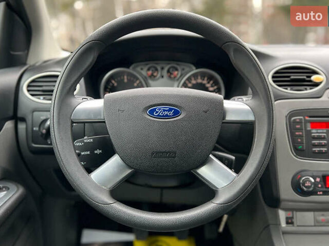 Серый Форд Фокус, объемом двигателя 1.56 л и пробегом 175 тыс. км за 5400 $, фото 11 на Automoto.ua