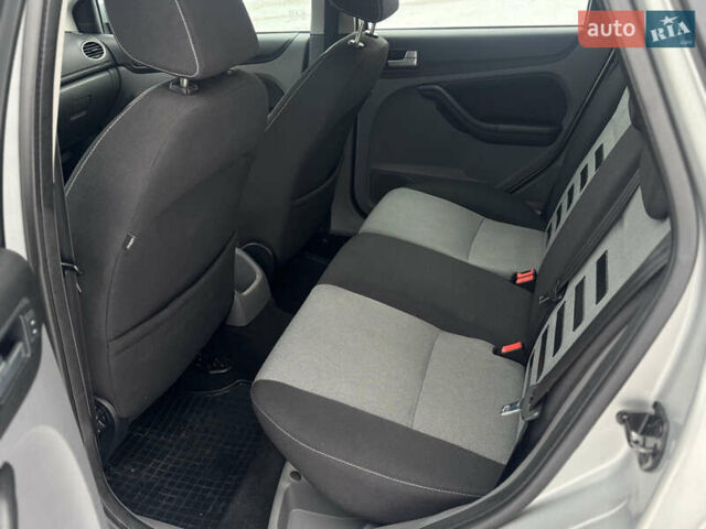 Серый Форд Фокус, объемом двигателя 1.6 л и пробегом 208 тыс. км за 6300 $, фото 26 на Automoto.ua
