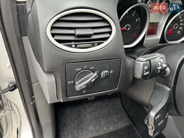 Сірий Форд Фокус, об'ємом двигуна 1.6 л та пробігом 188 тис. км за 5700 $, фото 6 на Automoto.ua