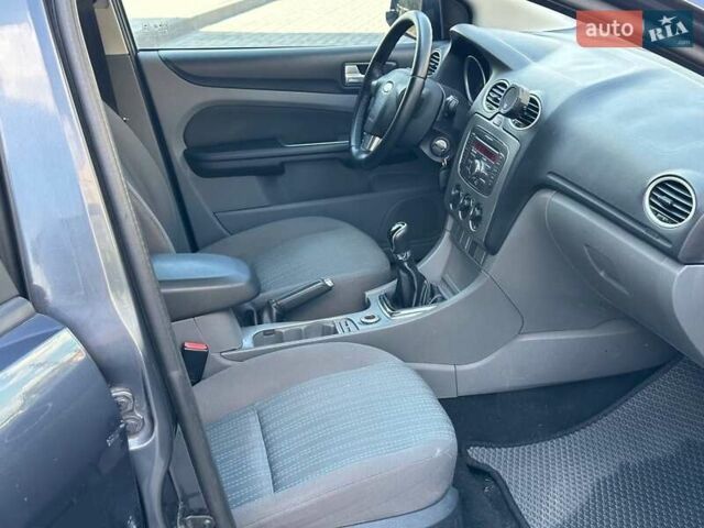 Серый Форд Фокус, объемом двигателя 1.6 л и пробегом 260 тыс. км за 5100 $, фото 1 на Automoto.ua