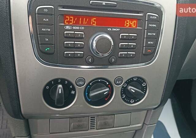 Серый Форд Фокус, объемом двигателя 1.6 л и пробегом 203 тыс. км за 5800 $, фото 16 на Automoto.ua