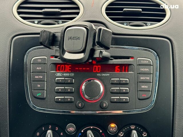 Серый Форд Фокус, объемом двигателя 1.6 л и пробегом 300 тыс. км за 5440 $, фото 26 на Automoto.ua