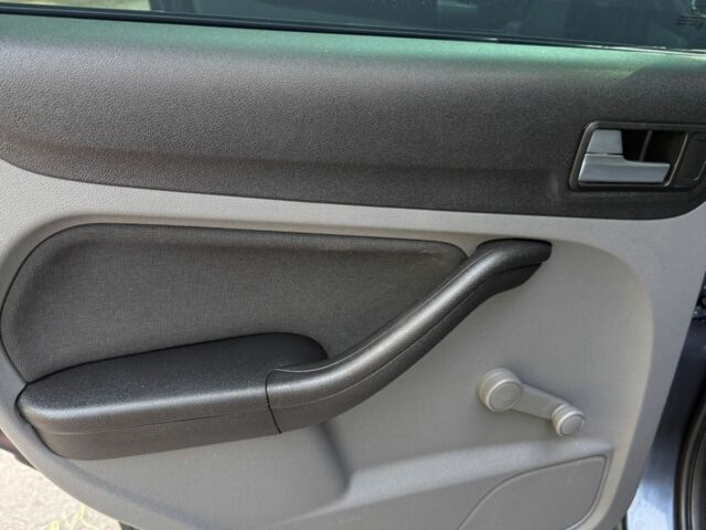 Серый Форд Фокус, объемом двигателя 1.6 л и пробегом 217 тыс. км за 6000 $, фото 16 на Automoto.ua