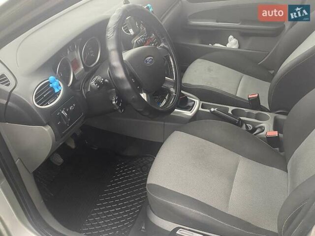 Серый Форд Фокус, объемом двигателя 1.8 л и пробегом 299 тыс. км за 6900 $, фото 9 на Automoto.ua