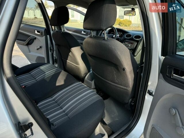 Сірий Форд Фокус, об'ємом двигуна 1.6 л та пробігом 301 тис. км за 5499 $, фото 39 на Automoto.ua