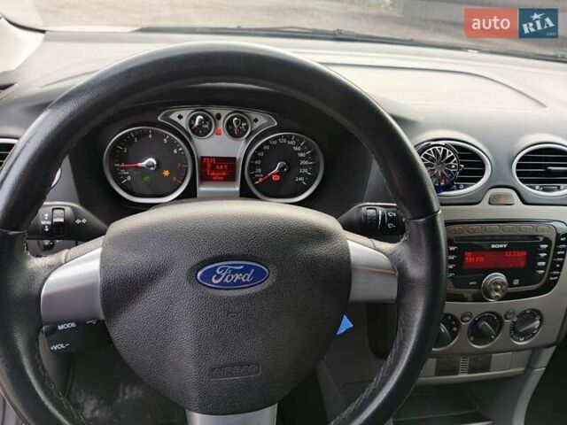 Серый Форд Фокус, объемом двигателя 1.6 л и пробегом 218 тыс. км за 6000 $, фото 5 на Automoto.ua