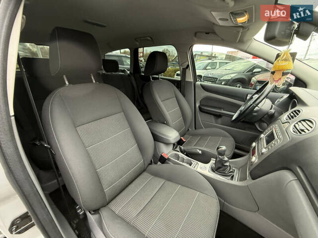 Сірий Форд Фокус, об'ємом двигуна 1.6 л та пробігом 251 тис. км за 6600 $, фото 27 на Automoto.ua