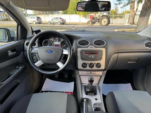 Сірий Форд Фокус, об'ємом двигуна 1.6 л та пробігом 300 тис. км за 5990 $, фото 12 на Automoto.ua