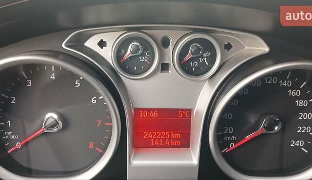 Серый Форд Фокус, объемом двигателя 1.6 л и пробегом 242 тыс. км за 5900 $, фото 4 на Automoto.ua