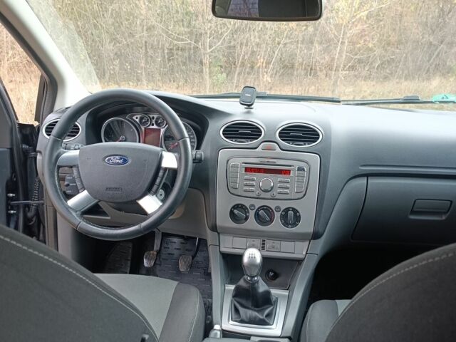 Серый Форд Фокус, объемом двигателя 1.6 л и пробегом 250 тыс. км за 4999 $, фото 3 на Automoto.ua