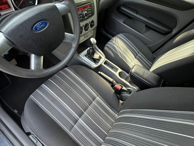 Серый Форд Фокус, объемом двигателя 1.6 л и пробегом 217 тыс. км за 6000 $, фото 8 на Automoto.ua