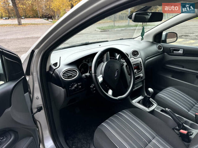 Сірий Форд Фокус, об'ємом двигуна 1.6 л та пробігом 240 тис. км за 5300 $, фото 9 на Automoto.ua