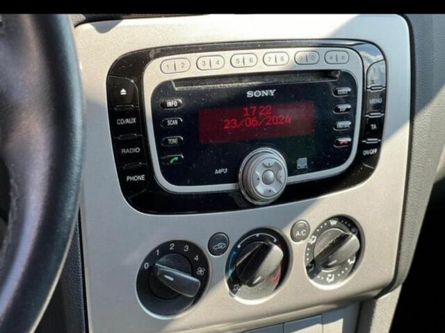 Серый Форд Фокус, объемом двигателя 1.6 л и пробегом 218 тыс. км за 6000 $, фото 3 на Automoto.ua