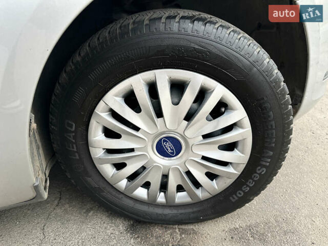 Сірий Форд Фокус, об'ємом двигуна 1.6 л та пробігом 240 тис. км за 5300 $, фото 24 на Automoto.ua