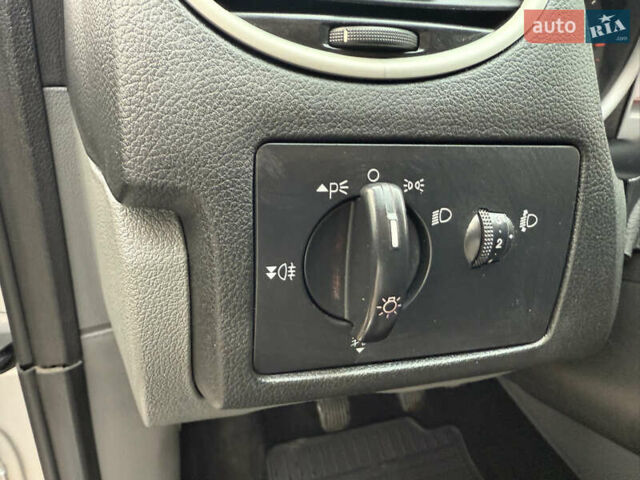 Сірий Форд Фокус, об'ємом двигуна 1.56 л та пробігом 187 тис. км за 5500 $, фото 18 на Automoto.ua