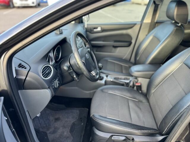 Серый Форд Фокус, объемом двигателя 1.6 л и пробегом 269 тыс. км за 4900 $, фото 14 на Automoto.ua