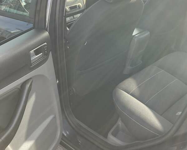 Серый Форд Фокус, объемом двигателя 1.6 л и пробегом 228 тыс. км за 6999 $, фото 20 на Automoto.ua