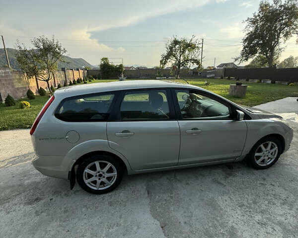 Серый Форд Фокус, объемом двигателя 1.6 л и пробегом 230 тыс. км за 4650 $, фото 2 на Automoto.ua