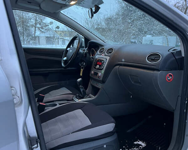 Серый Форд Фокус, объемом двигателя 1.6 л и пробегом 183 тыс. км за 5600 $, фото 20 на Automoto.ua