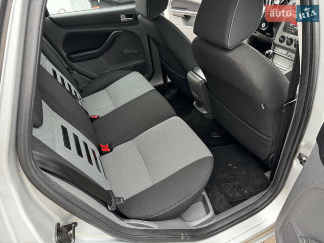 Сірий Форд Фокус, об'ємом двигуна 1.6 л та пробігом 188 тис. км за 5700 $, фото 14 на Automoto.ua