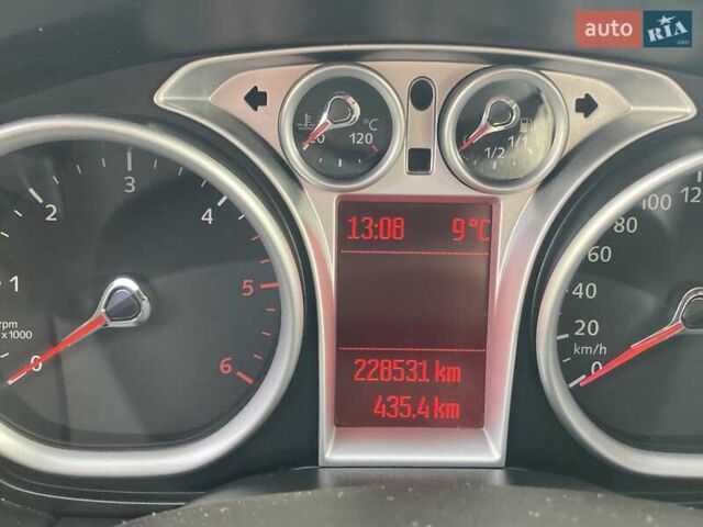 Серый Форд Фокус, объемом двигателя 1.6 л и пробегом 228 тыс. км за 6999 $, фото 13 на Automoto.ua