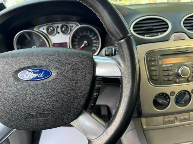 Сірий Форд Фокус, об'ємом двигуна 1.6 л та пробігом 300 тис. км за 5990 $, фото 17 на Automoto.ua