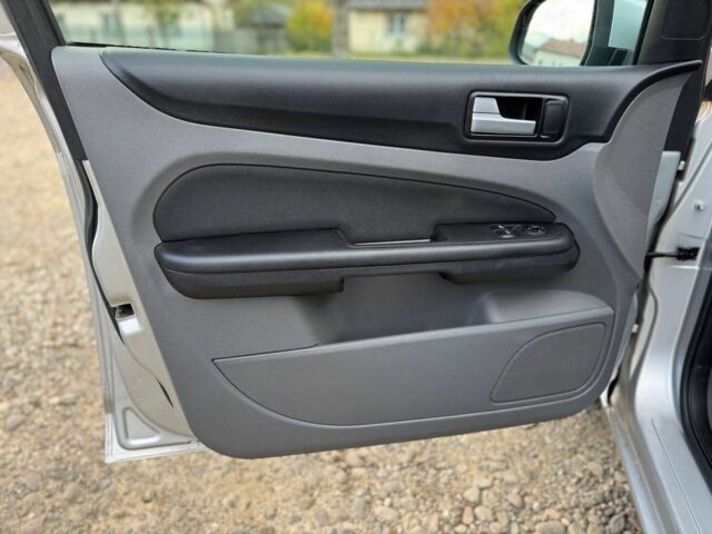 Сірий Форд Фокус, об'ємом двигуна 1.6 л та пробігом 226 тис. км за 4800 $, фото 10 на Automoto.ua