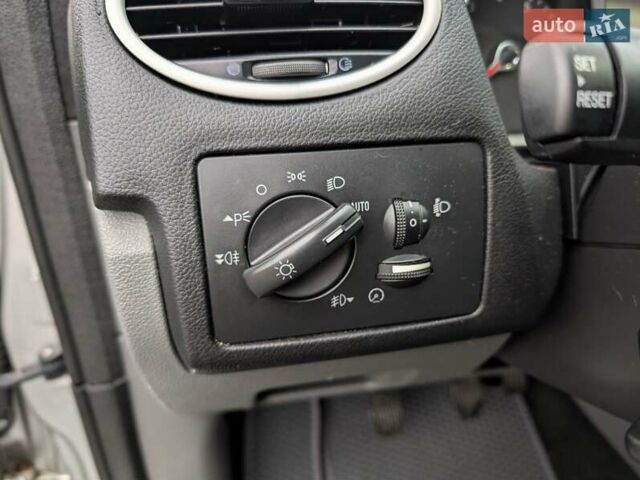 Серый Форд Фокус, объемом двигателя 1.6 л и пробегом 241 тыс. км за 6200 $, фото 16 на Automoto.ua