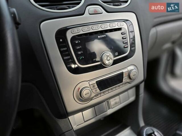 Серый Форд Фокус, объемом двигателя 1.6 л и пробегом 237 тыс. км за 5400 $, фото 6 на Automoto.ua