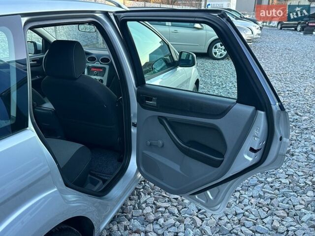 Сірий Форд Фокус, об'ємом двигуна 1.6 л та пробігом 220 тис. км за 6999 $, фото 79 на Automoto.ua