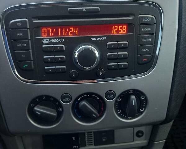 Серый Форд Фокус, объемом двигателя 1.6 л и пробегом 206 тыс. км за 4700 $, фото 6 на Automoto.ua