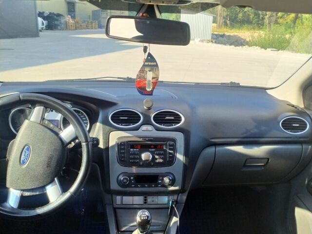 Серый Форд Фокус, объемом двигателя 1.8 л и пробегом 186 тыс. км за 6800 $, фото 5 на Automoto.ua