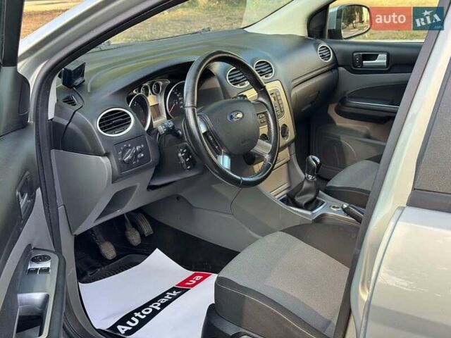 Сірий Форд Фокус, об'ємом двигуна 1.6 л та пробігом 300 тис. км за 5990 $, фото 9 на Automoto.ua